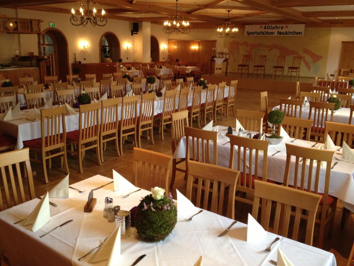 Landgasthof Zum Hieblwirt Hotel Neukirchen  Buitenkant foto